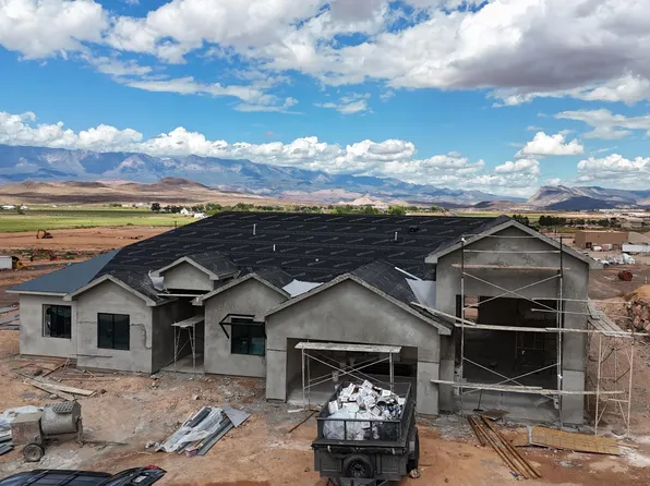 1014 W Rock View Dr, Hurricane, UT 84737