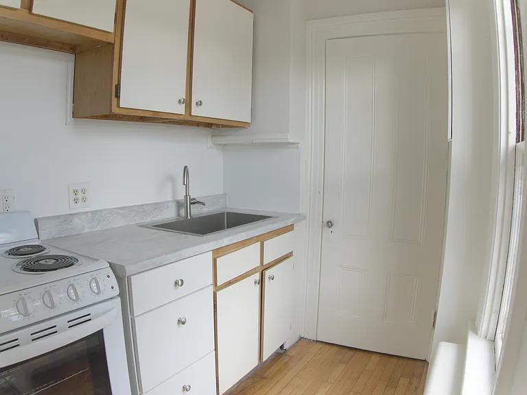 765 Park Ave #2C — Photo 3