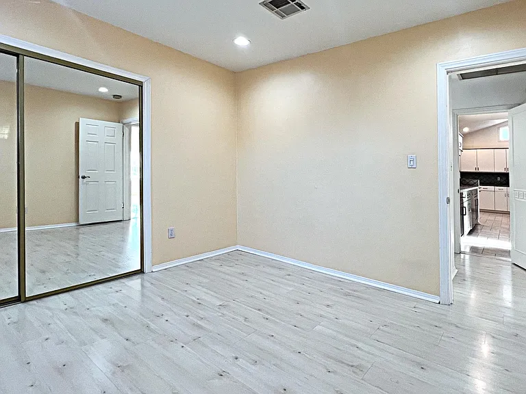 5627 Adele Ave — Photo 32