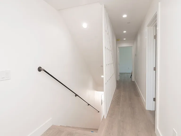 1571 Ricardo — Photo 8