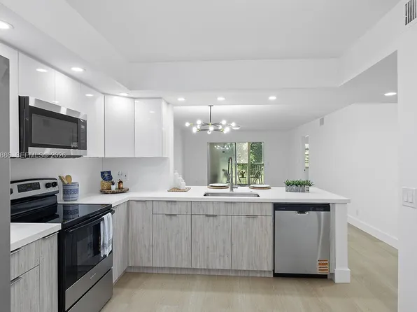 12500 SW 6th St APT 307N, Pembroke Pines, FL 33027
