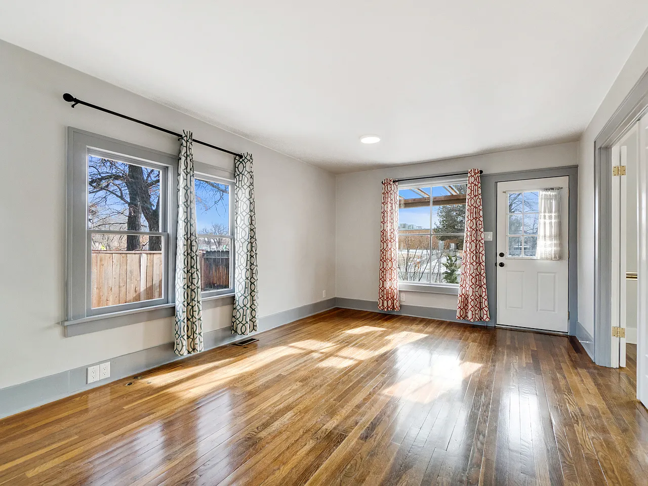 5 bed, 1680 sqft, $2,975 — Photo 4
