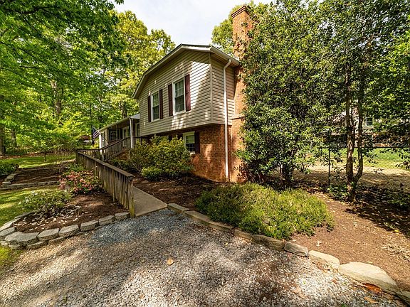 4th image of 101 Valleywood Dr