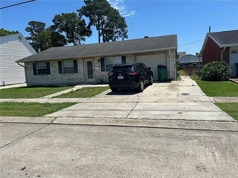 725 Oakwood Dr — Photo 3