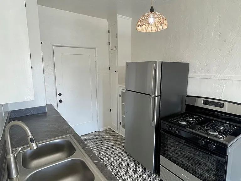 2110-2126 Thompson Blvd #&-275-287 — Photo 16