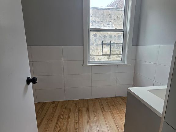 2nd image of 114 Maple St #2