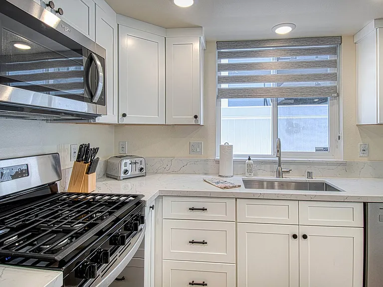 5008 Seashore Dr — Photo 6