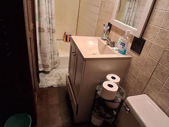 5th image of 1911 W 1050th St S