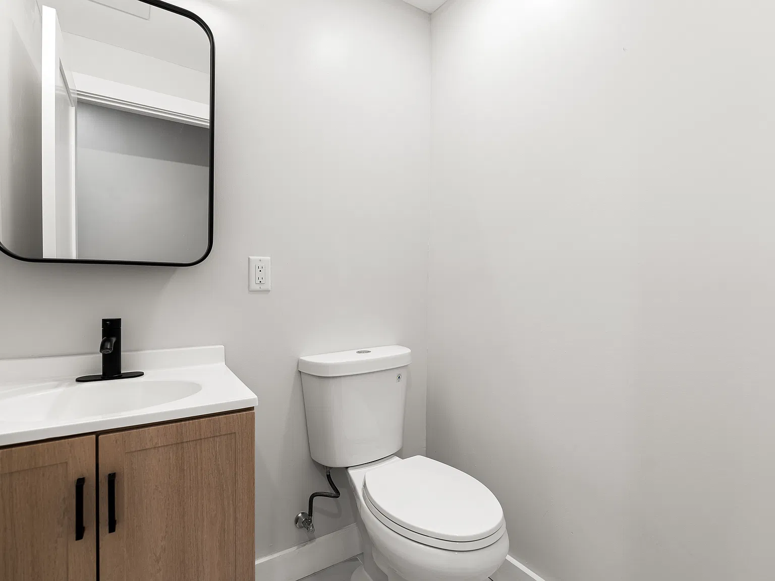 16-18 Yale Ter — Photo 3