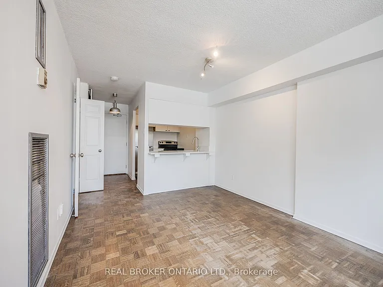 105 McCaul St #708 — Photo 10