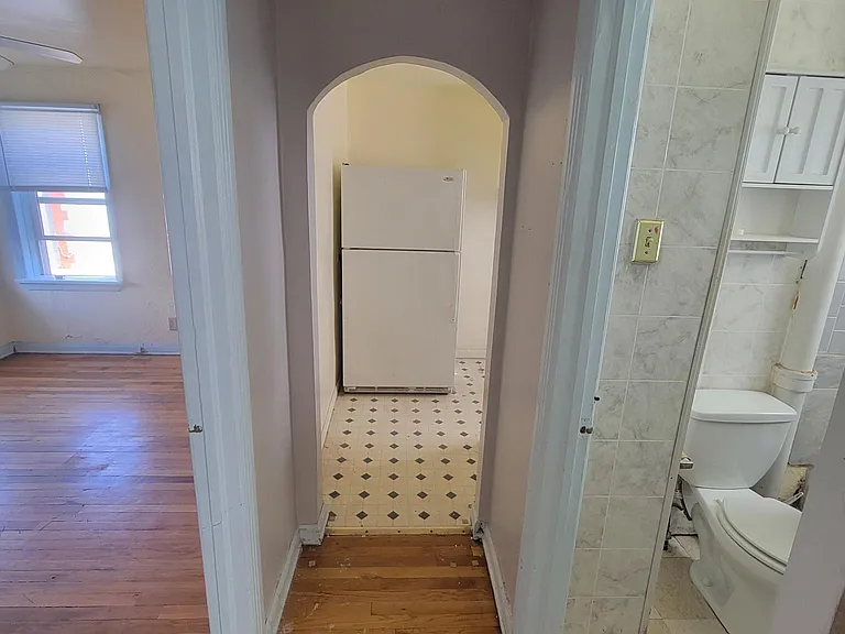 2406 E 10th St — Photo 5