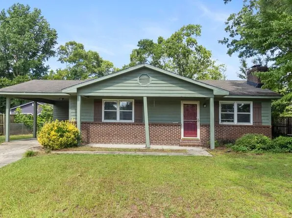 6329 Rustic Rdg, Hope Mills, NC 28348