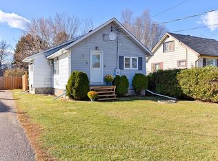 208 Golf Course Rd, Laurentian Valley, ON K8A 7B3