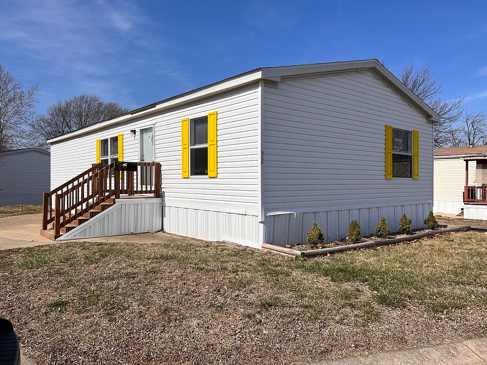 1st image of 32 Gladiola Ln