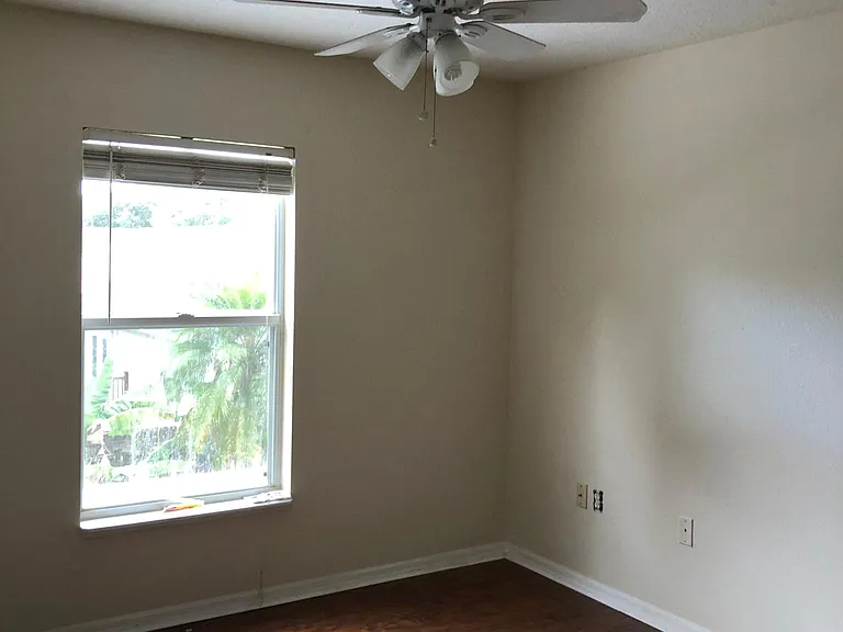 920 Vanderbilt Dr — Photo 8