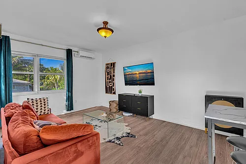 Floor plan 1 Br Furnished