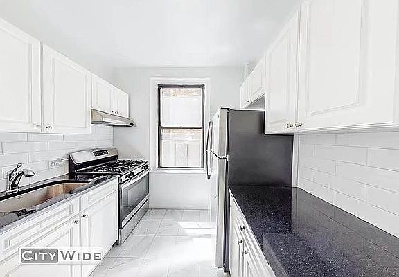 3rd image of 4960 Broadway APT 1B