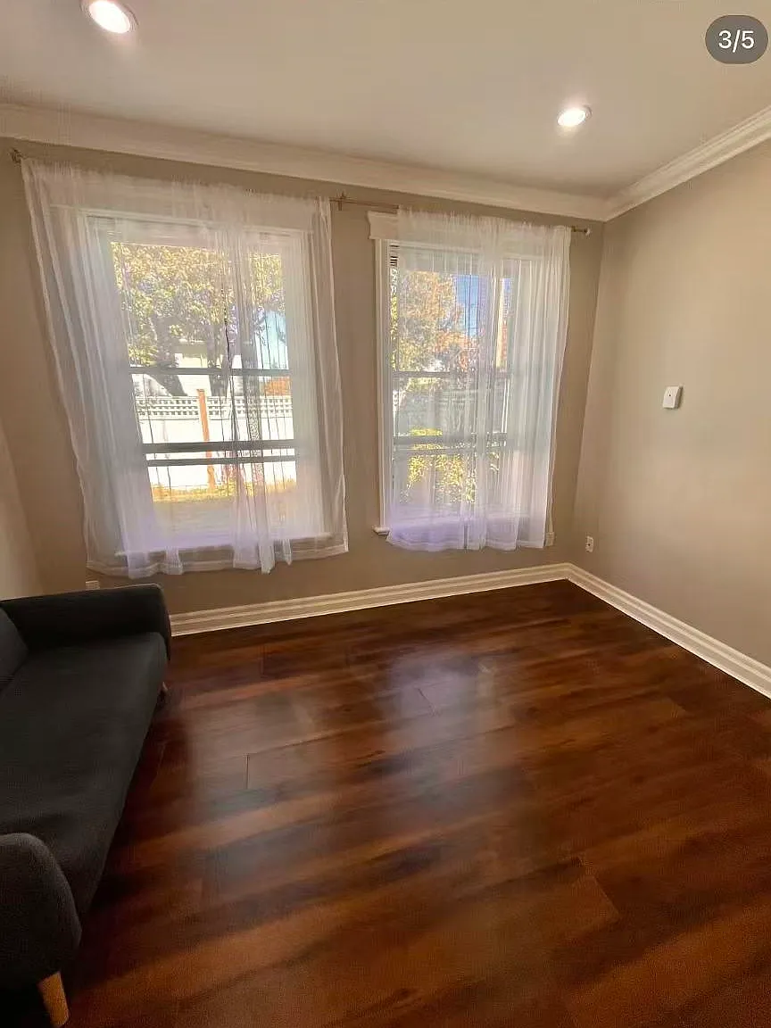 2 bed, 750 sqft, $2,300 — Photo 3