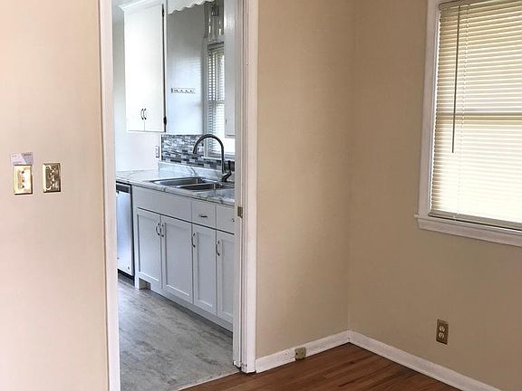 Informal Dining, Entry to Kitchen