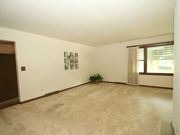 4th image of 1104 Edgewood Cir