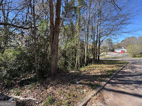 3rd image of 219 Banks St