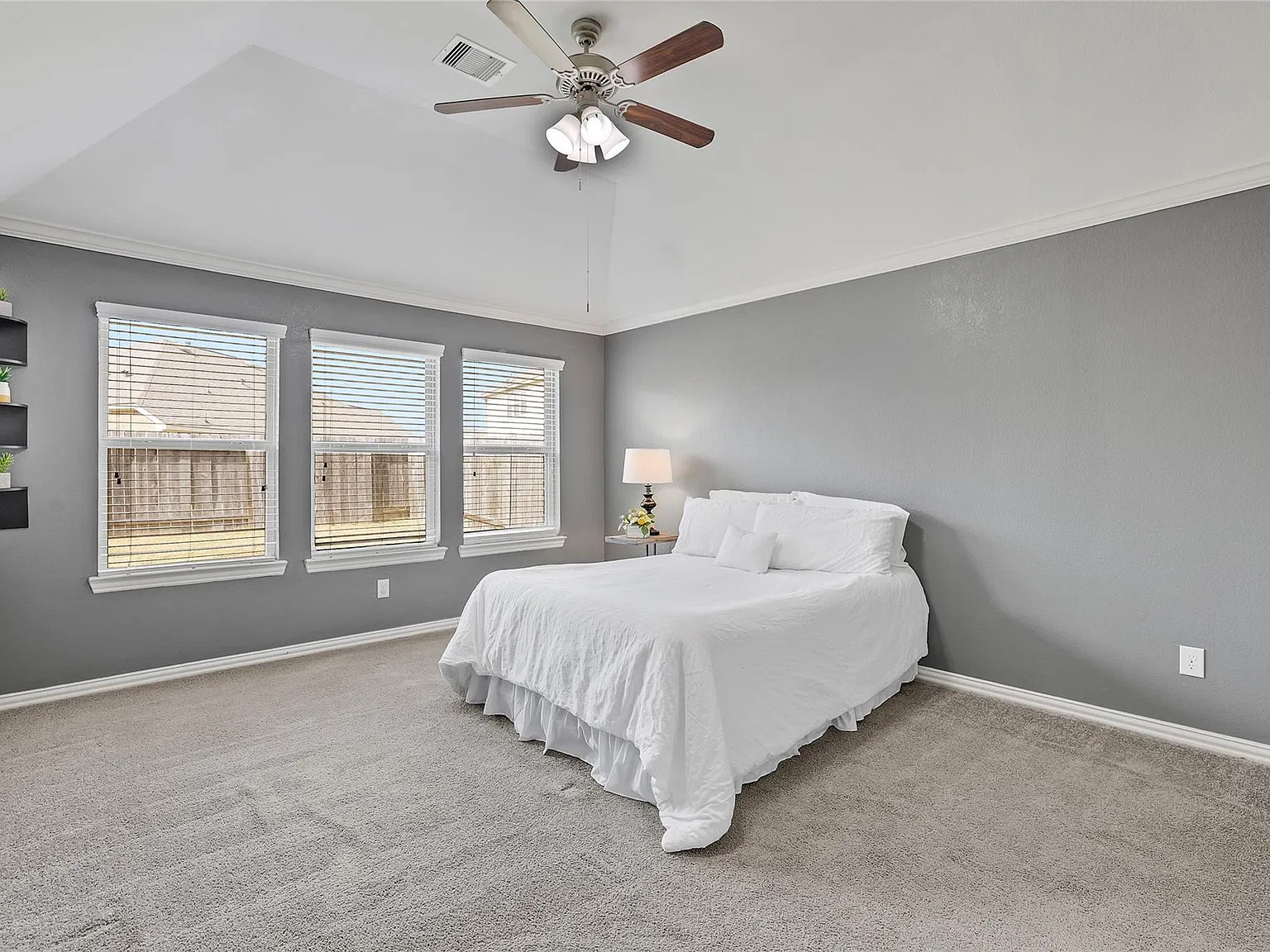 3 bed, 2.0 bath, 1854 sqft, $2,250 — Photo 3