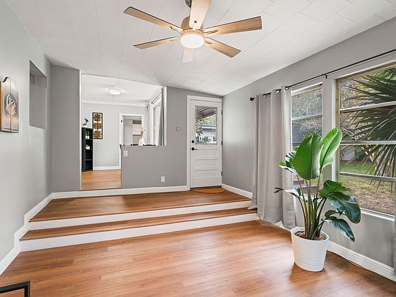 5th image of 3615 S Lois Ave
