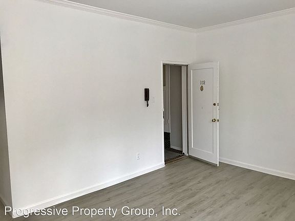 4th image of 2305 Washington St APT 102
