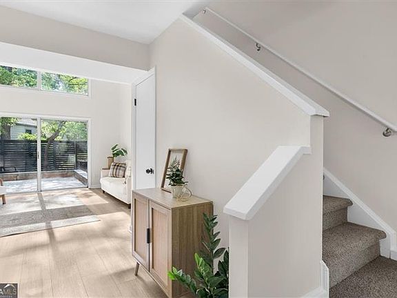 4th image of 54 Forrest Pl