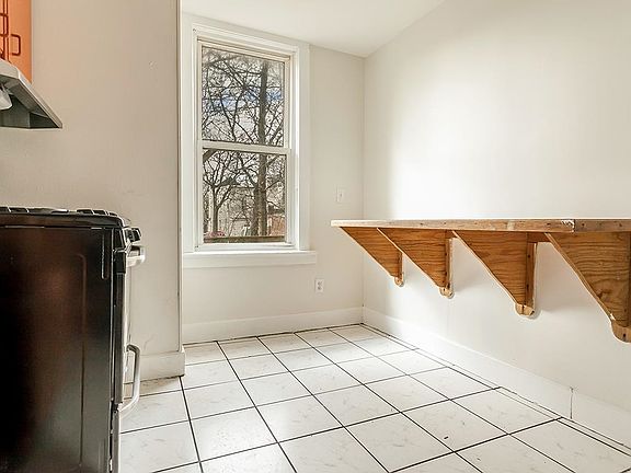3rd image of 219 Bidwell Ave