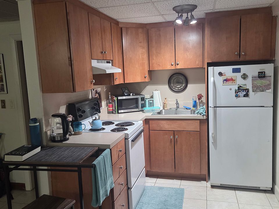 1st image of 907 Beacon St APT 1