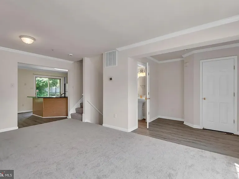 702 Horse Chestnut Ct — Photo 9