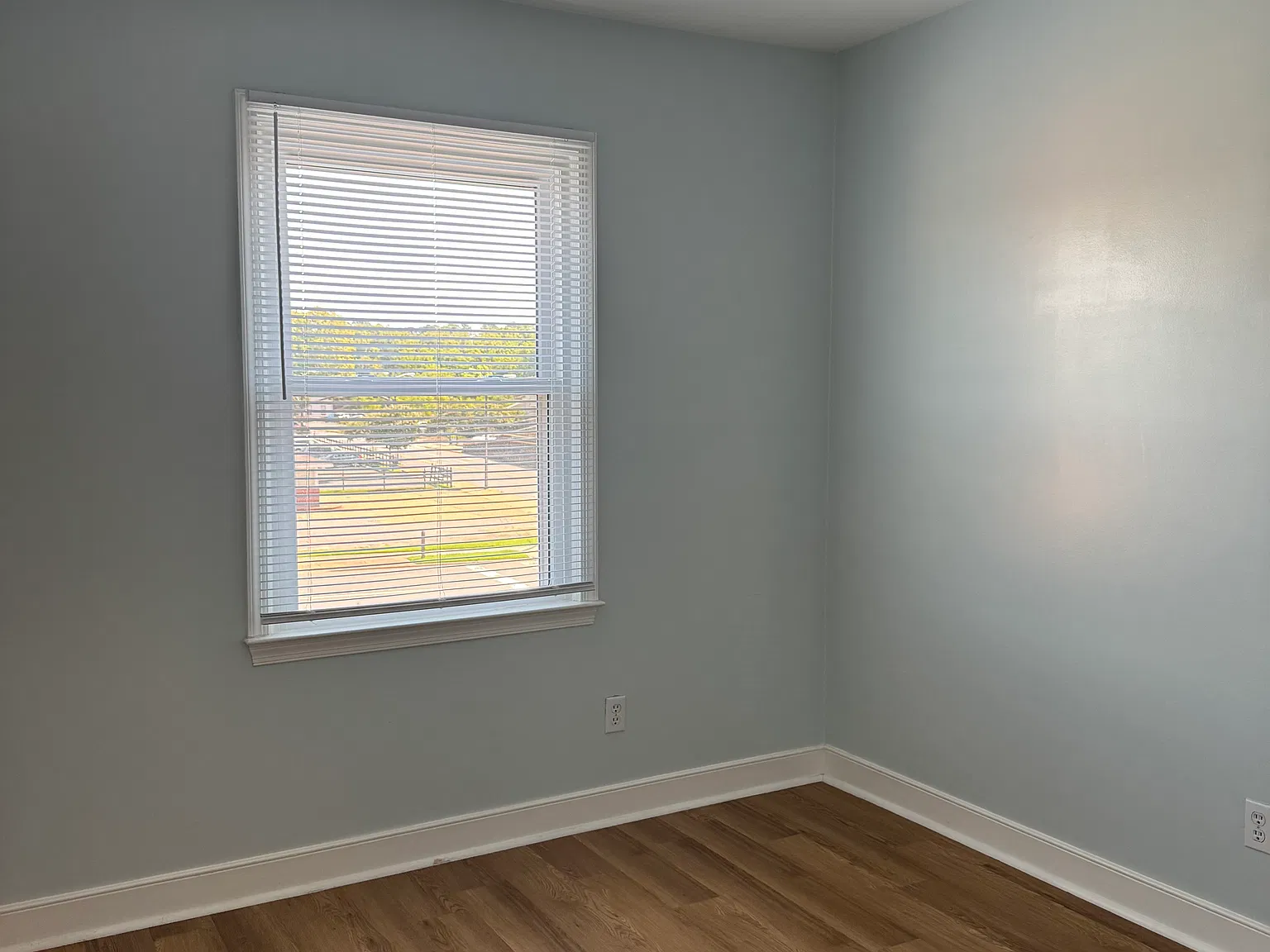 3 bed, 2.5 bath, 1257 sqft, $2,400 — Photo 2