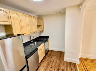 211 W 16th St #2B, New York, NY 10011