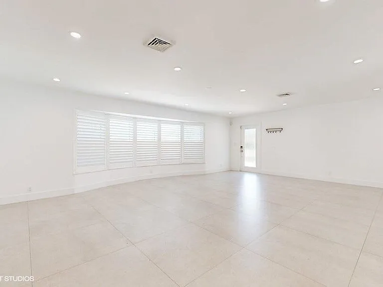 200 SW 6th Ave — Photo 5