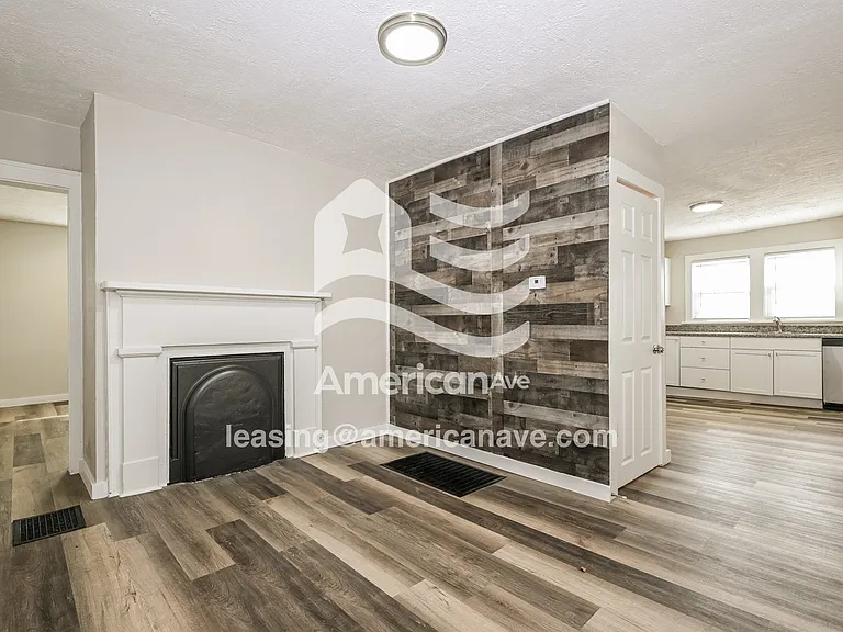 456907_002_wm_-_living_room_13347303.jpg