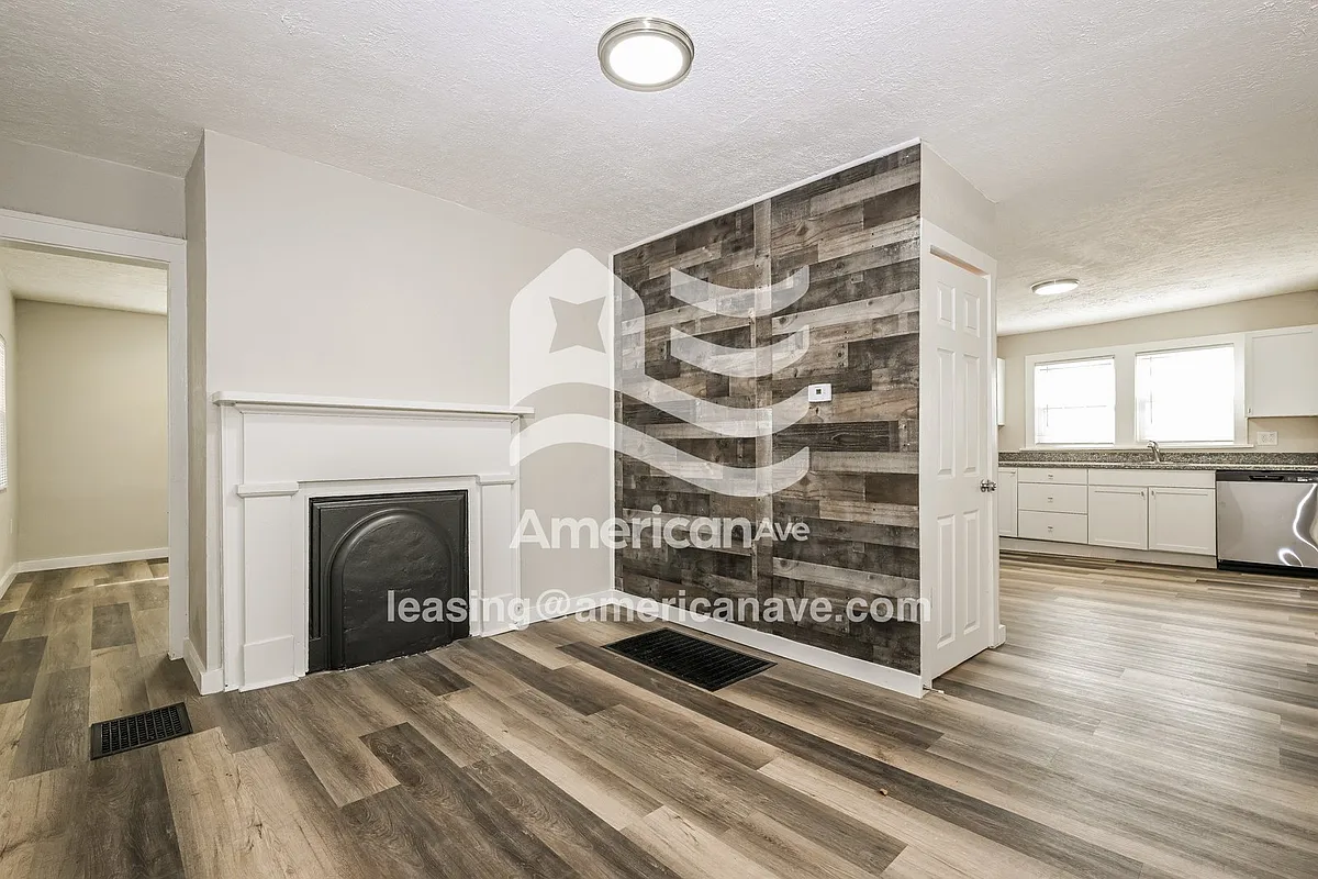 456907_002_wm_-_living_room_13347303.jpg - 127 Oak Spring Rd