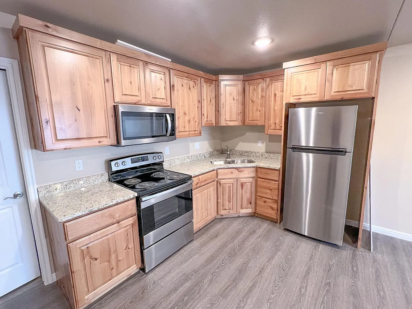 S106 - *utilities included* Ground Floor Studio! — Photo 4