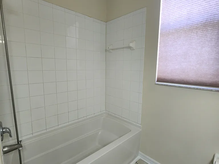 Jack & Jill Bathroom
Tub/Shower