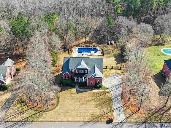 2nd image of 532 Guinevere Ct