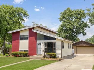 720 W Terrace St, Villa Park, IL 60181