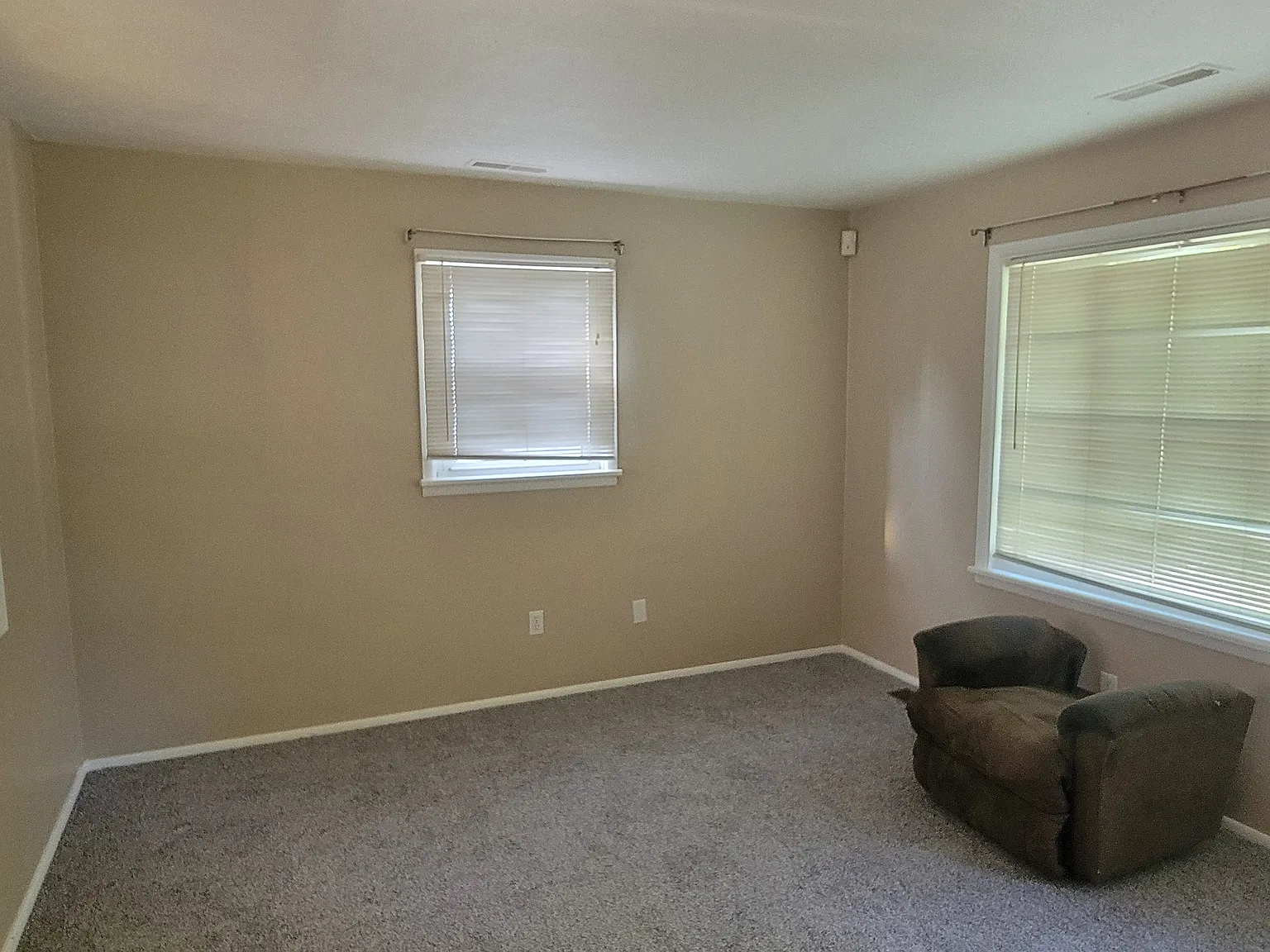 2 bed, 600 sqft, $1,000 — Photo 2