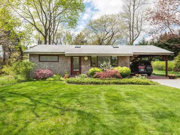 1 Gegan Dr, Southampton, NY 11968