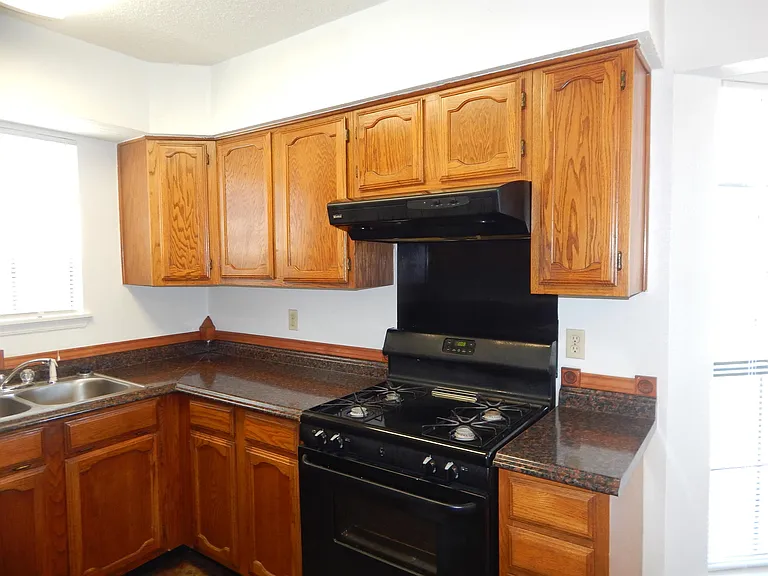 1613 Bobby Lee Killeen TX 76549 

Kitchen 9 X 8.25