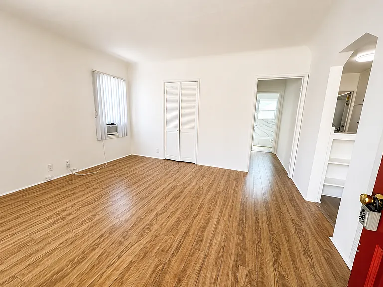 430 E Angeleno Ave — Photo 3