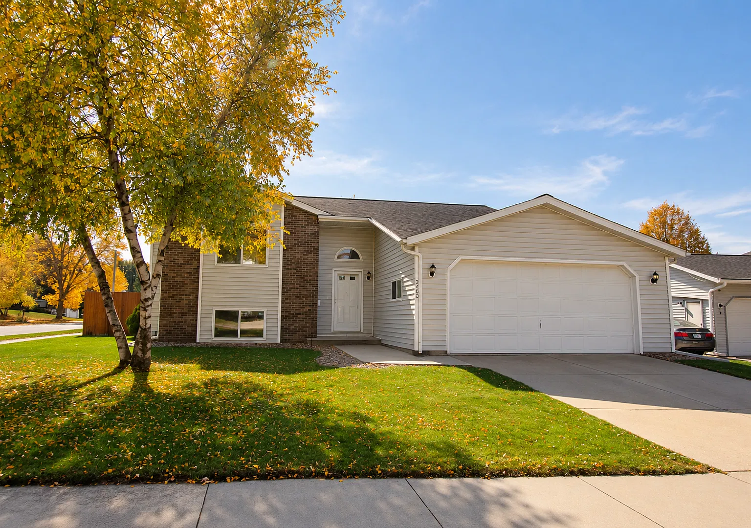 4 Beds + Finished Lower Level in Convenient NW Location — Photo 1
