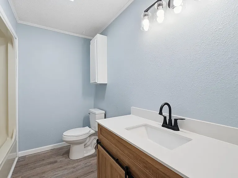 1410 Magee Dr — Photo 6