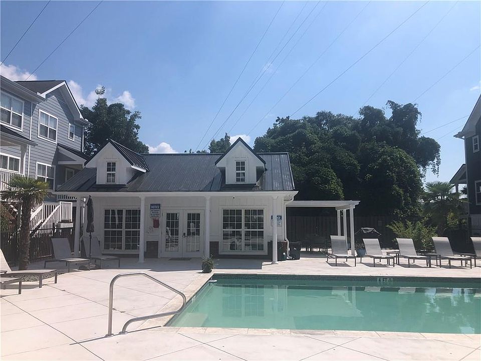 2nd image of 252 Carlyle Park Dr