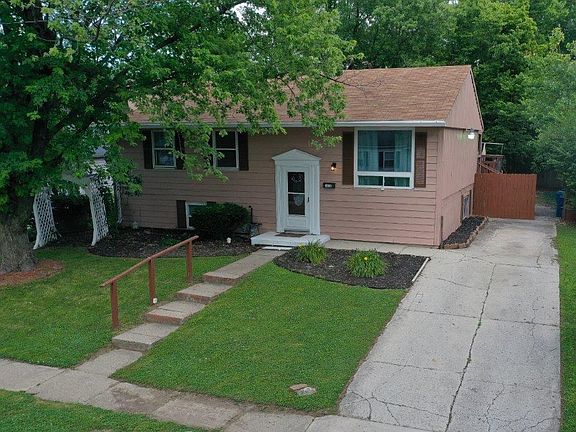 2nd image of 3425 N Wellington Ave