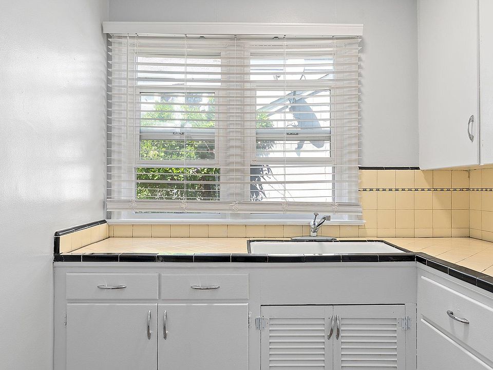 Lawton Apartments 711 W Pine St Shelton WA Zillow